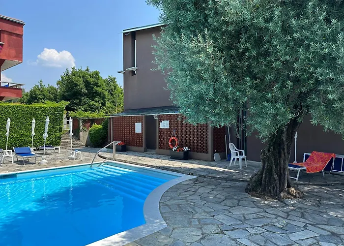 Apartment With Swimming Pool