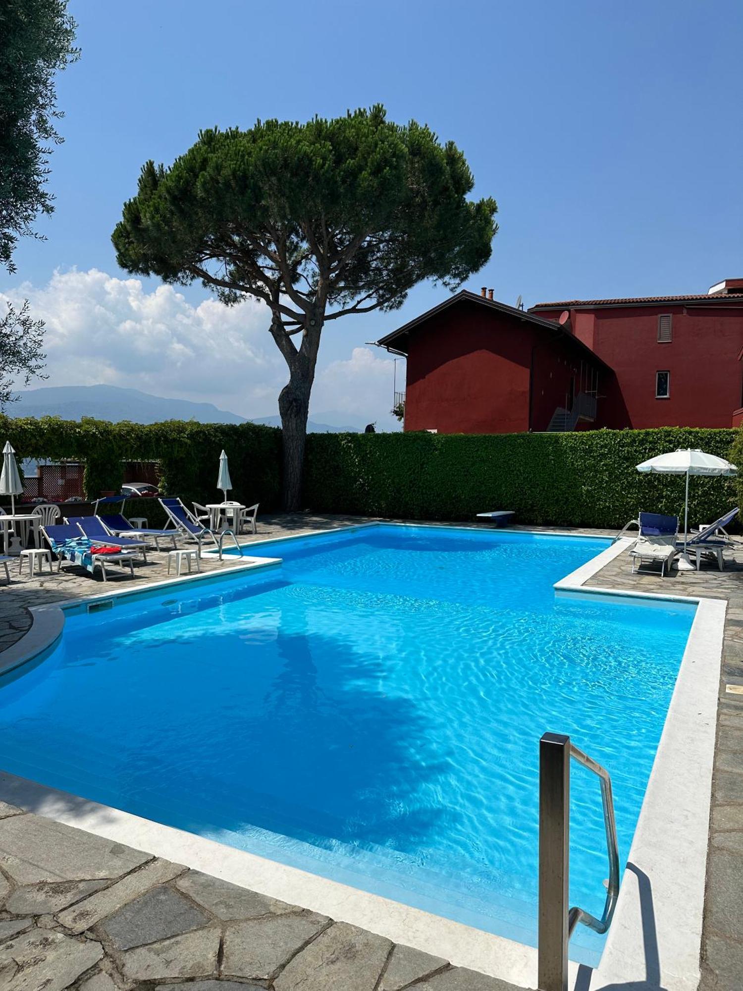 With Swimming Pool Apartment *