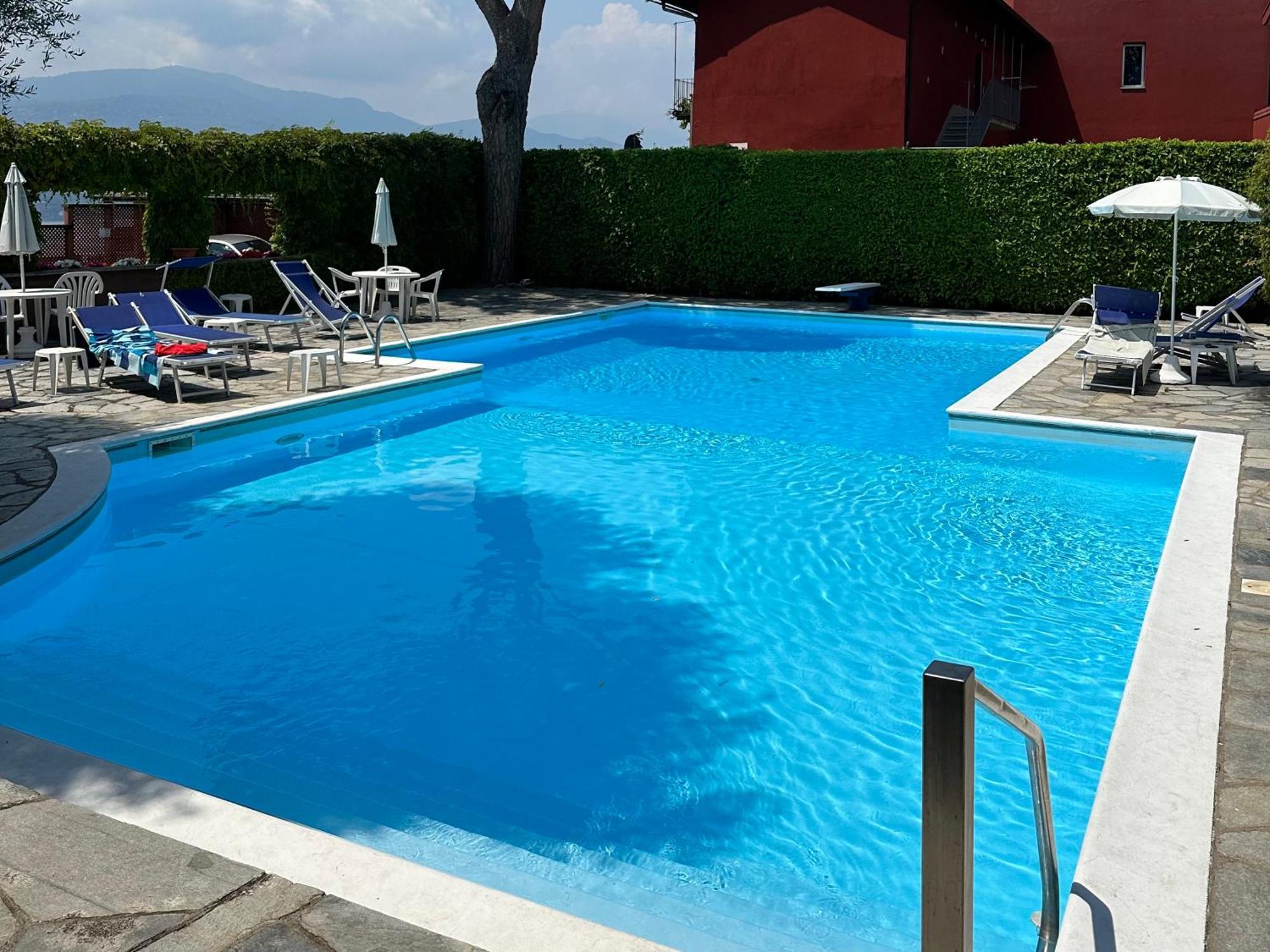 Apartment With Swimming Pool *